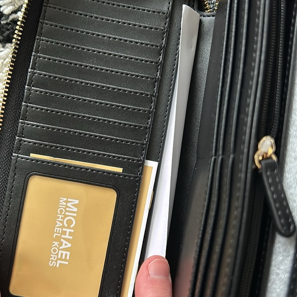 NWT MICHAEL KORS Black&Gold WristletWallet with Compartments100% Genuine Leather - Picture 7 of 17